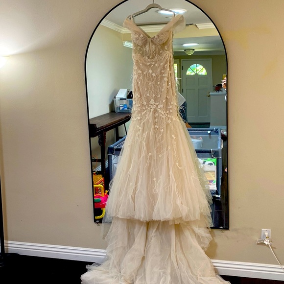 BERTA BRIDAL- wedding dress worn for 2 hours for ceremony only - Picture 1 of 9